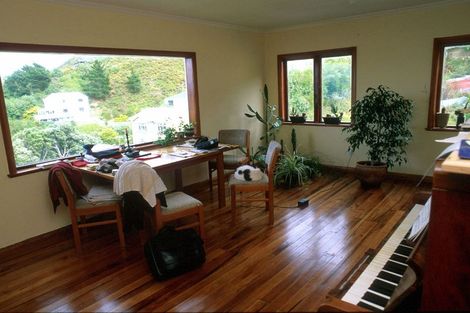 Photo of property in 11 Oku Street, Island Bay, Wellington, 6023