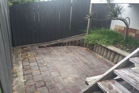 Photo of property in 2/10 William Bond Street, Stanley Point, Auckland, 0624