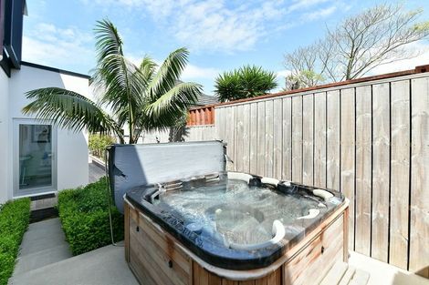 Photo of property in 52 Walton Street, Red Beach, 0932