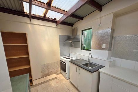 Photo of property in 37 Sunset Road, Totara Vale, Auckland, 0632