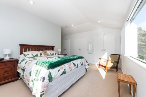 Photo of property in 2/12 Herons Way, Northcote, Auckland, 0627