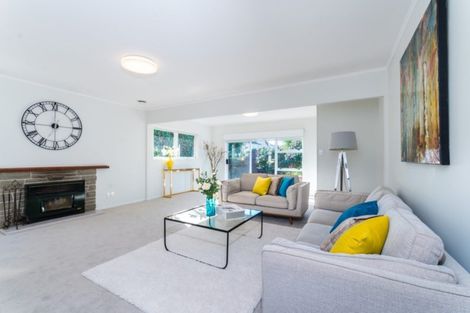 Photo of property in 70 Blakeborough Drive, Forrest Hill, Auckland, 0620