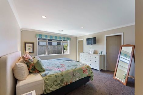 Photo of property in 12 Simpson Crescent, Raumati Beach, Paraparaumu, 5032