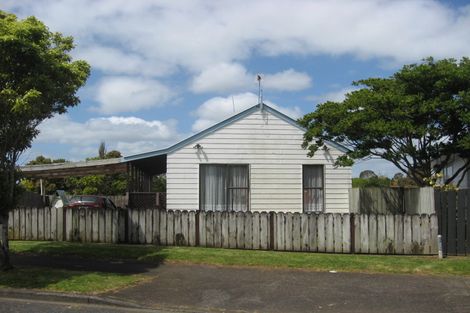 Photo of property in 13 Ngatira Place, Clendon Park, Auckland, 2103