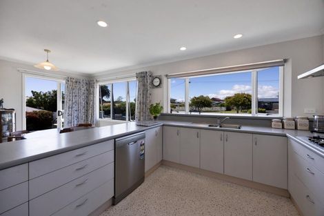 Photo of property in 8 Mahoe Street, Strandon, New Plymouth, 4312