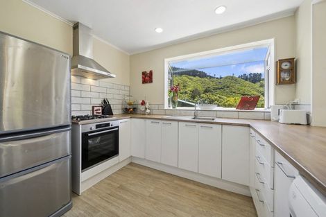 Photo of property in 15 Westhaven Drive, Tawa, Wellington, 5028
