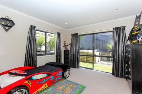 Photo of property in 13 Sandel Rise, Merrilands, New Plymouth, 4312