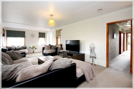 Photo of property in 2 Ngaire Street, Longburn, Palmerston North, 4412