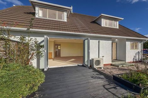 Photo of property in 1 Iwiroa Terrace, Durie Hill, Whanganui, 4500