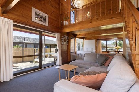 Photo of property in 14 Muscat Place, Henderson, Auckland, 0612