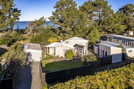 Photo of property in 15 South Crescent, Amberley, 7481