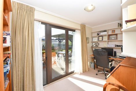 Photo of property in 8 Daffodil Grove, Carterton, 5713