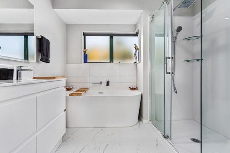 Photo of property in 16 Edgewater Grove, Whakatane, 3120