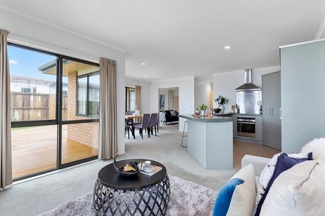 Photo of property in 52 Miles Crescent, Newlands, Wellington, 6037