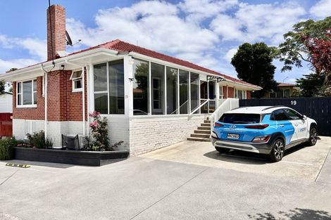 Photo of property in 19 Fairlea Road, Te Atatu South, Auckland, 0610