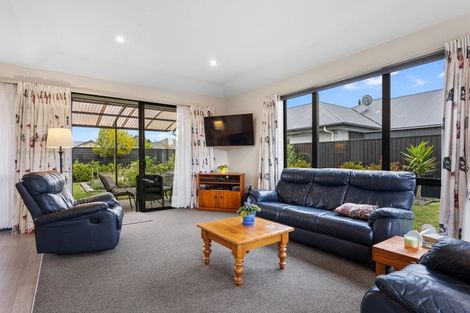 Photo of property in 16 Chestnut Place, Rangiora, 7400