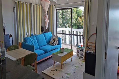 Photo of property in 2/17 Grenadine Place, Unsworth Heights, Auckland, 0632