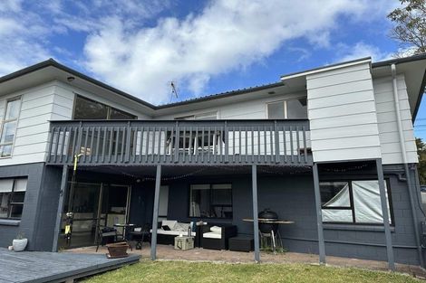 Photo of property in 1/57 Aeroview Drive, Beach Haven, Auckland, 0626