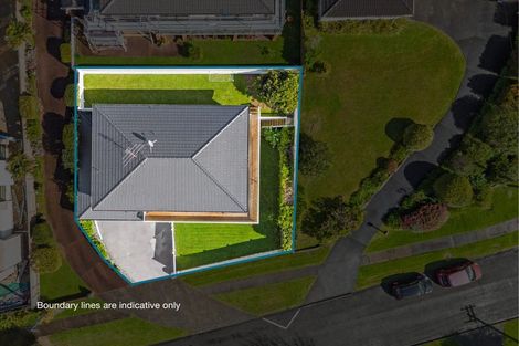 Photo of property in 2/33 Parr Terrace, Castor Bay, Auckland, 0620