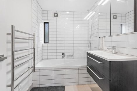 Photo of property in 2/7 Handyside Street, Tawa, Wellington, 5028