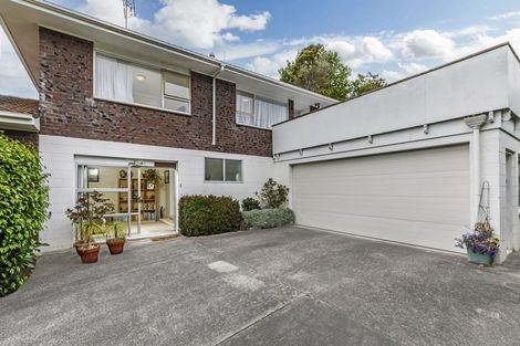 Photo of property in 2/4 Celina Place, Browns Bay, Auckland, 0630