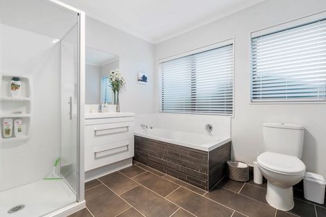 Photo of property in 8 Dumfries Place, Pyes Pa, Tauranga, 3112