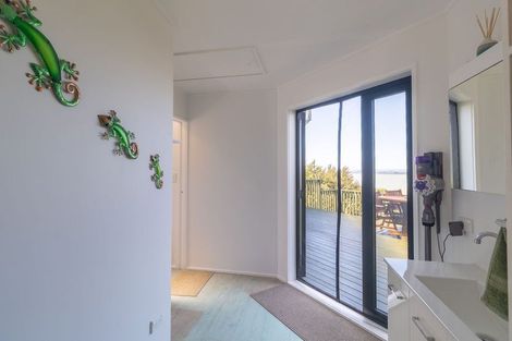 Photo of property in 54 Rotomanu Rise, Western Lake, Featherston, 5773