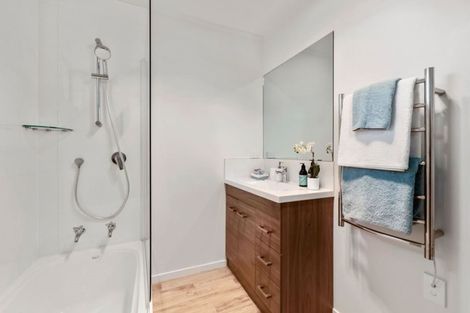 Photo of property in 15 Woodhouse Place, West Harbour, Auckland, 0618