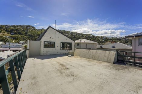 Photo of property in 201 Queens Drive, Lyall Bay, Wellington, 6022