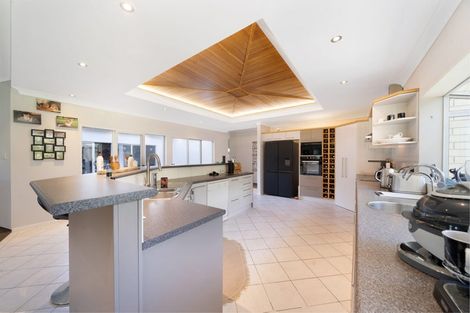 Photo of property in 154 Boord Crescent, Kumeu, 0891