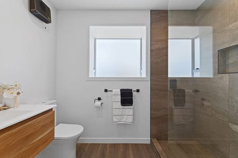 Photo of property in 17 Roberts Road, Hei Hei, Christchurch, 8042