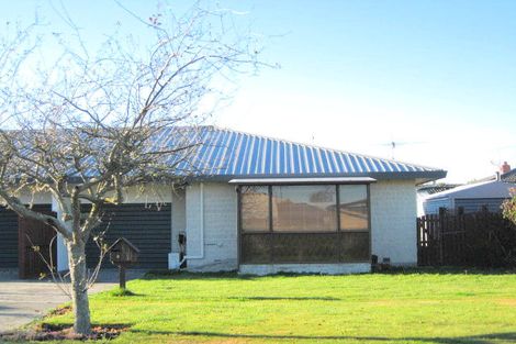 Photo of property in 2 Ohau Drive, Islington, Christchurch, 8042
