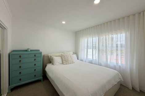 Photo of property in 2/7 Knightsbridge Drive, Forrest Hill, Auckland, 0620