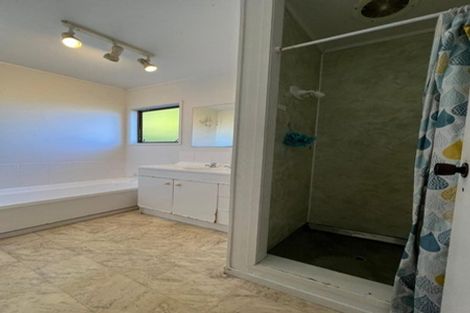 Photo of property in 28 Claverdon Drive, Massey, Auckland, 0614