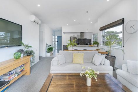 Photo of property in 12 Vanita Drive, Whitianga, 3510