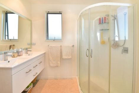 Photo of property in 92a Tiri Road, Manly, Whangaparaoa, 0930