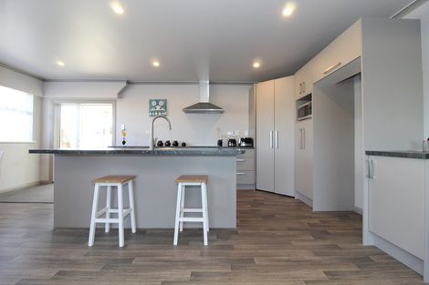 Photo of property in 30 Timaru Road, Waimate, 7924