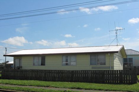 Photo of property in 24 Tregenna Street, Castlecliff, Whanganui, 4501