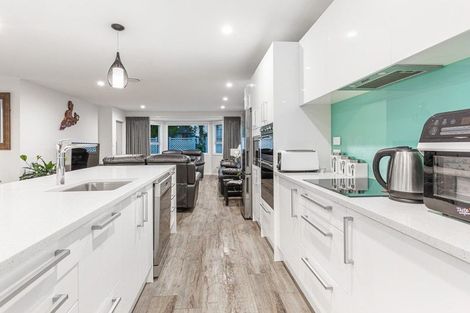 Photo of property in 171 Edmonton Road, Te Atatu South, Auckland, 0610