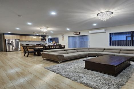 Photo of property in 24 Survila Street, Takanini, 2110