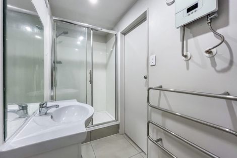 Photo of property in 2/34 Sycamore Drive, Sunnynook, Auckland, 0620