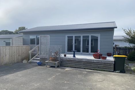 Photo of property in 8 Hadfield Place, Paraparaumu Beach, Paraparaumu, 5032