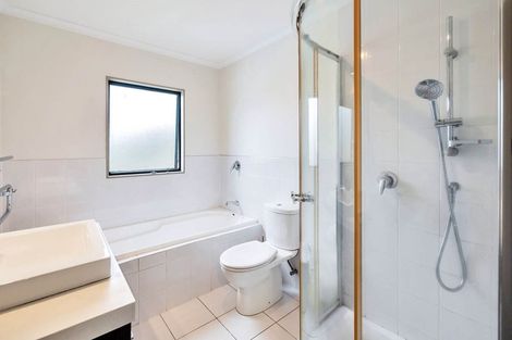 Photo of property in 43 San Marino Drive West, Henderson, Auckland, 0612