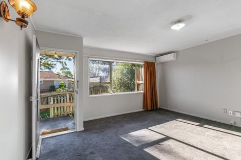 Photo of property in 2/76 Millbrook Road, Henderson, Auckland, 0612