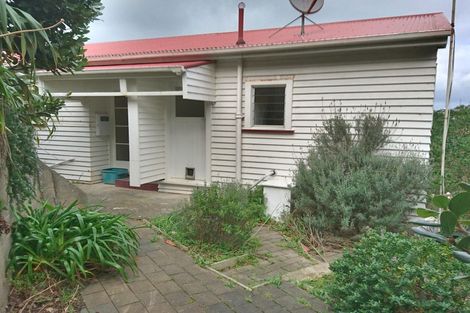 Photo of property in 11 Oku Street, Island Bay, Wellington, 6023