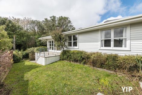 Photo of property in 14 Leona Way, Paparangi, Wellington, 6037