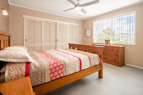 Photo of property in 23 Tanoa Place, Glendene, Auckland, 0602