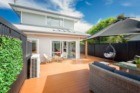 Photo of property in 27 Devon Street, Sydenham, Christchurch, 8023
