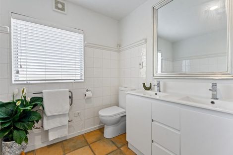 Photo of property in 1/104a Beach Road, Castor Bay, Auckland, 0620