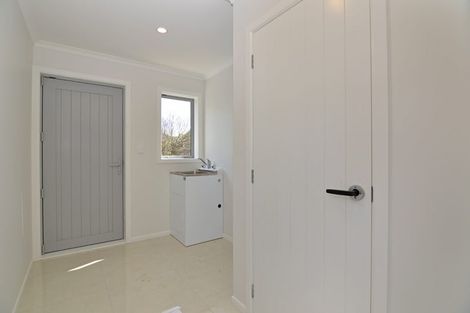 Photo of property in 19 Bendigo Grove, Newlands, Wellington, 6037